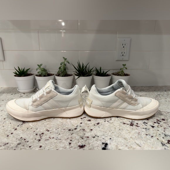 SOREL Women’s White/Cream Sneakers | Size 7 | Lightweight Casual Shoes - Picture 3 of 8